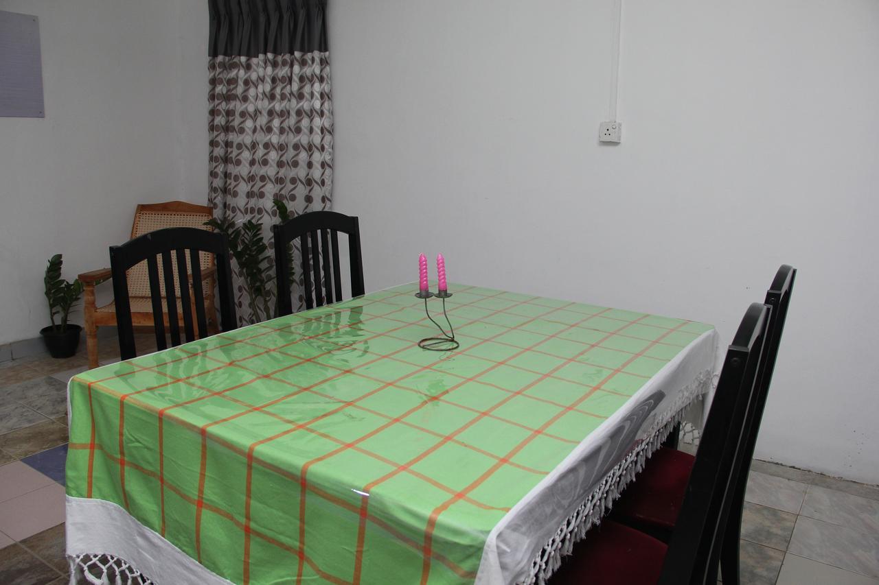 Kingfisher Hostel อนุราธปุระ ภายนอก รูปภาพ