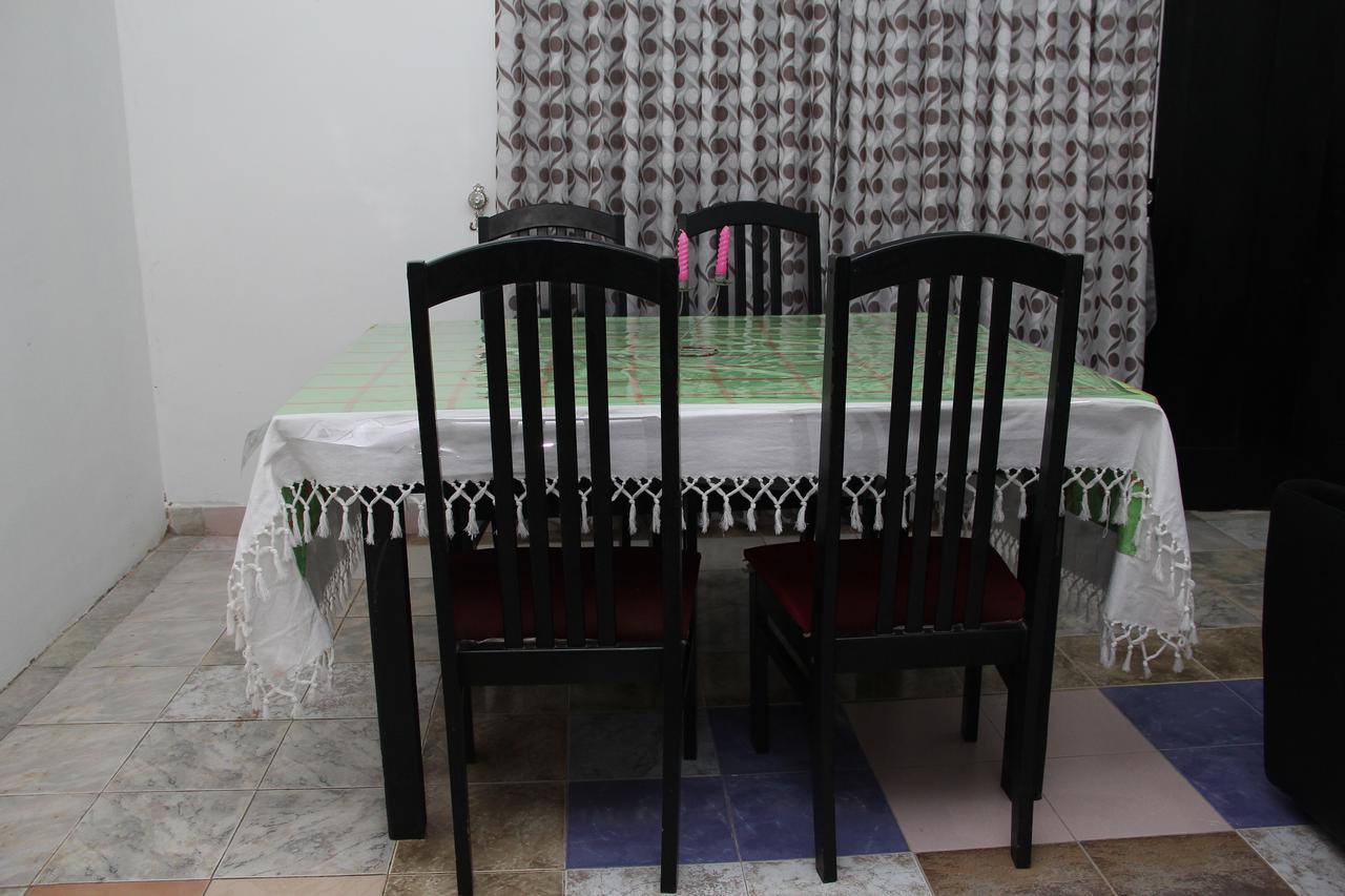 Kingfisher Hostel อนุราธปุระ ภายนอก รูปภาพ