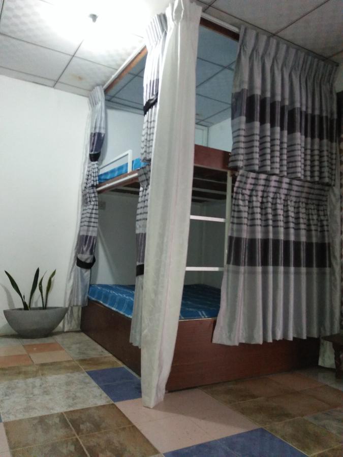 Kingfisher Hostel อนุราธปุระ ภายนอก รูปภาพ